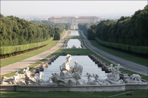 La Reggia di Caserta vista dai giardini